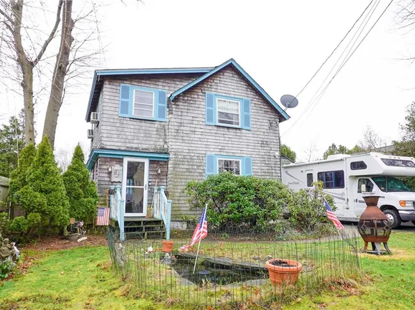 61 Orchard Ave, Barrington, RI 02806