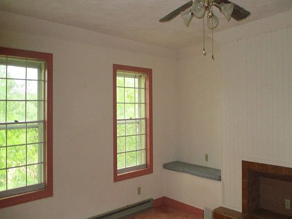 3rd image of 2108 Toelke Ln