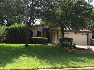 5902 Cameron Dr, Arlington, TX 76017