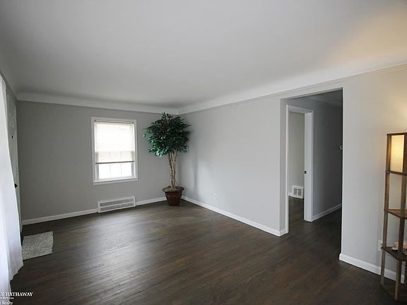 4th image of 19009 Woodcrest St