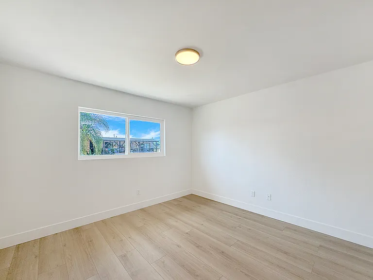 776 W Wilson St — Photo 8