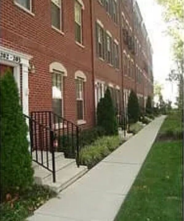 1st image of 203 Governors Ct