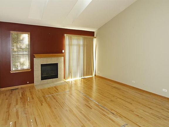 4th image of 18145 Lake Shore Dr
