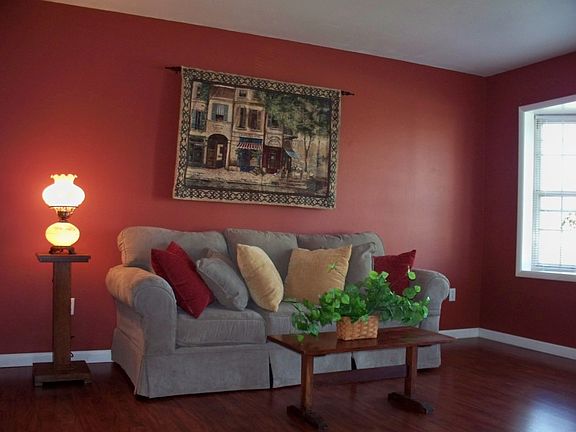 4th image of 227 Halifax Dr