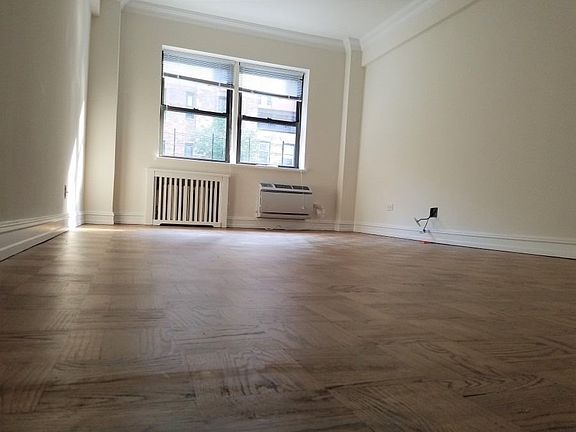 5th image of 225 E 70th St APT 4E
