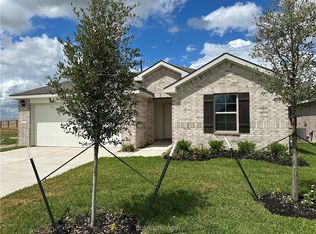 2222 Spyglass Dr, Navasota, TX 77868