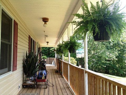 4th image of 210 Martha Ln