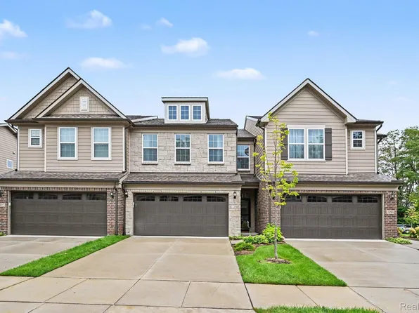 2298 Addison Cir, Walled Lake, MI 48390