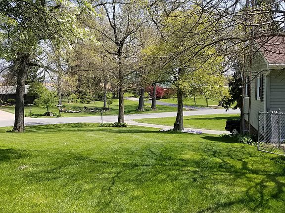 2nd image of 1066 Shady Cir