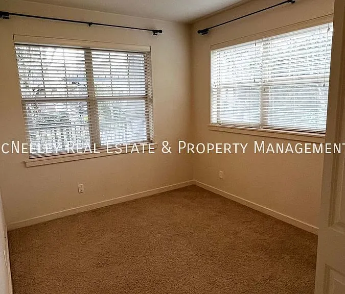677 NE Garswood Ln — Photo 11