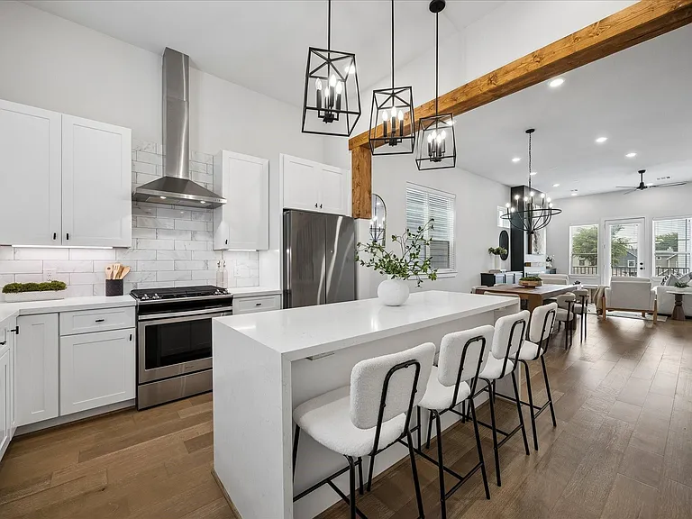 1232 W 21st St — Photo 16