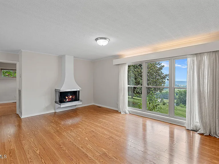 1220 Romans Dr — Photo 12
