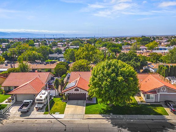 3rd image of 45311 Thornwood Ave