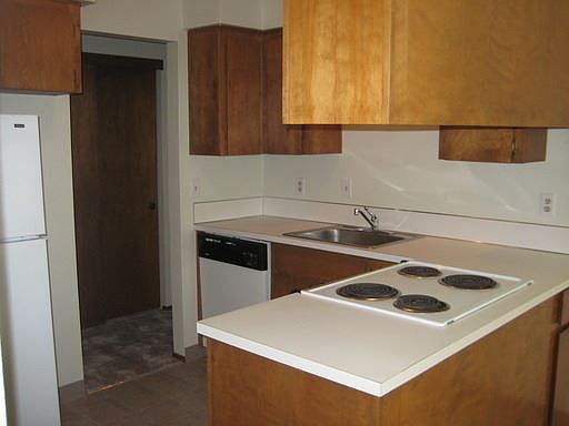 2nd image of 2520 SW Beaverton Hillsdale Hwy APT D