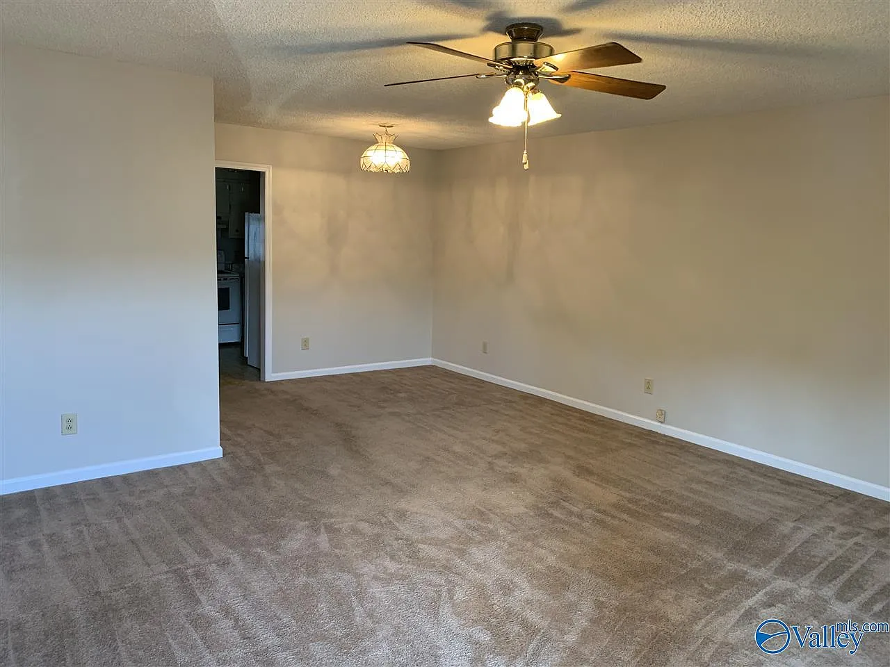 2 bed, 2.0 bath, 1000 sqft, $1,300 — Photo 2