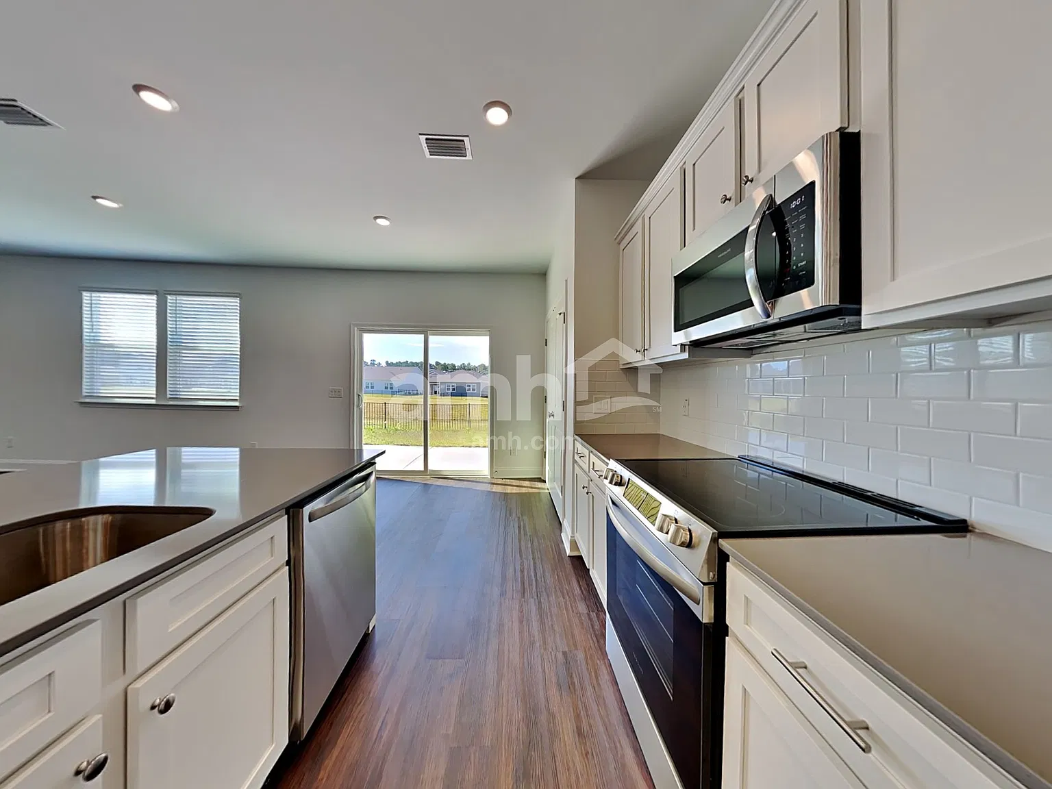 4 bed, 2.5 bath, 1977 sqft, $2,460 — Photo 4