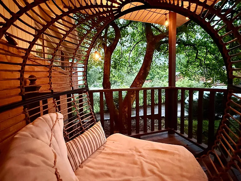As dusk settles and the sky turns soft, the egg chair becomes a front-row seat to the quiet magic of twilight. Surrounded by trees and the hum of evening, it's the perfect place to exhale and watch the day slowly fade into night.