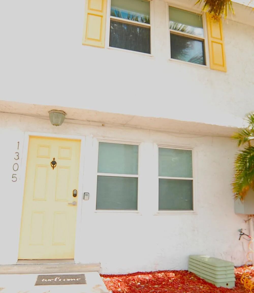 2 bed, 1.5 bath, 1010 sqft, $2,395 — Photo 2