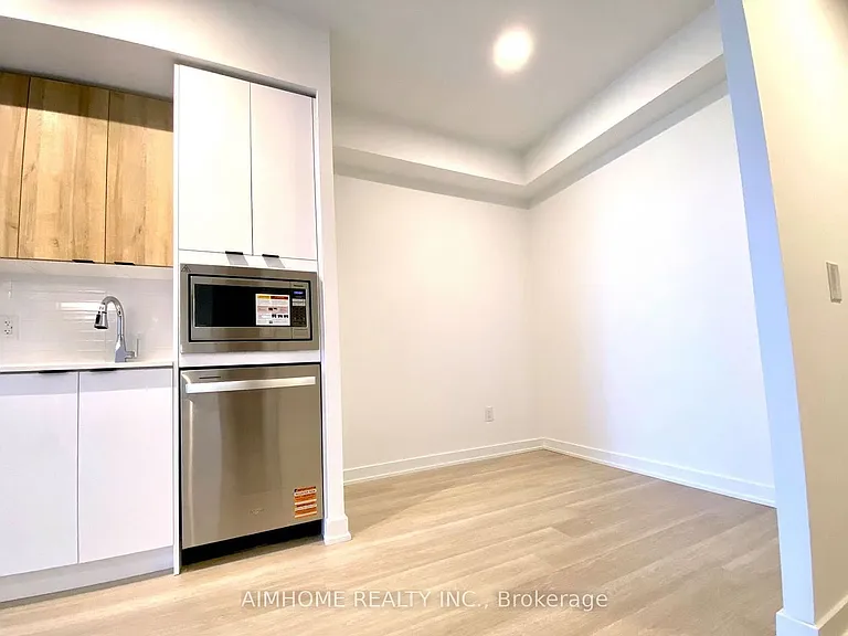 5105 Hurontario St #2003 — Photo 4