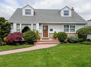 628 Arley Rd, Franklin Square, NY 11010