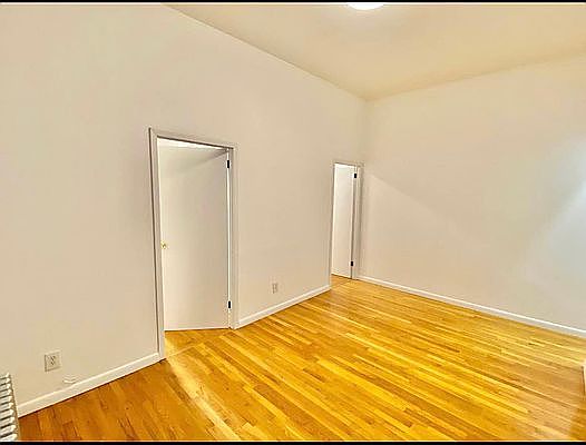 2nd image of 202 E 6th St APT 1