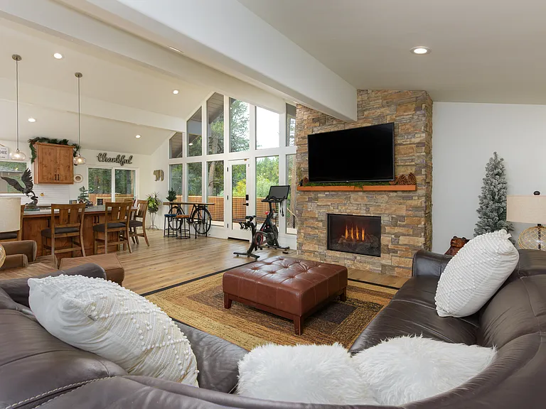 1090 Fairway Ave — Photo 9
