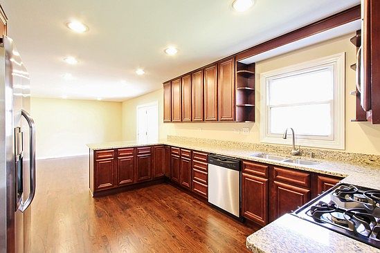3rd image of 1914 N High Grove Ln