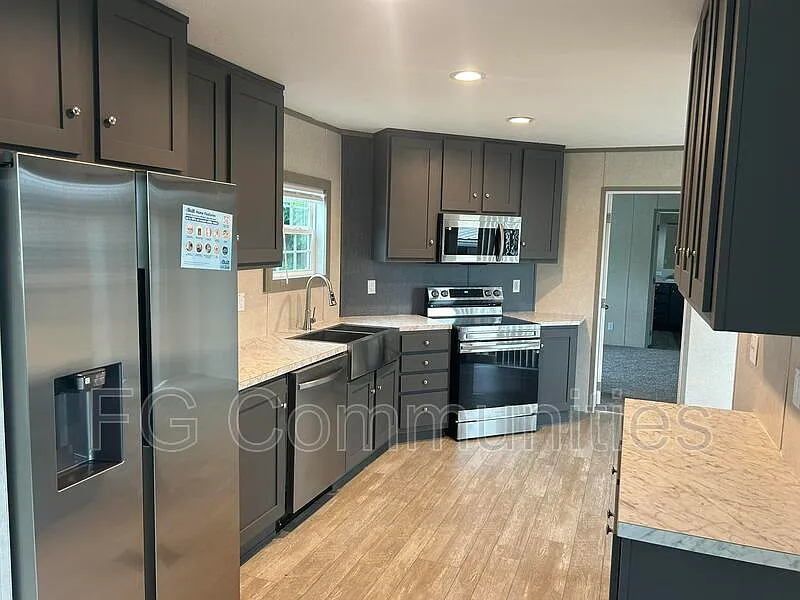 3 bed, 2.0 bath, 1140 sqft, $1,545 — Photo 2