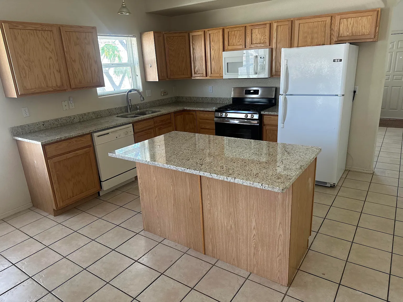 3 bed, 1516 sqft, $1,600 — Photo 2