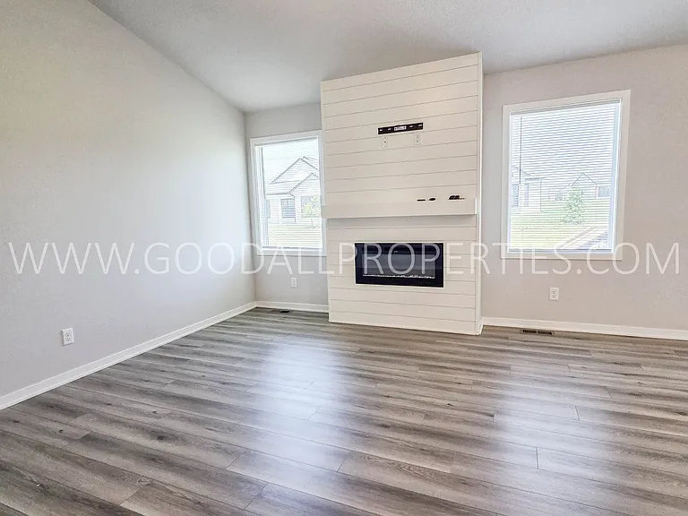 18203 Alpine Dr — Photo 3