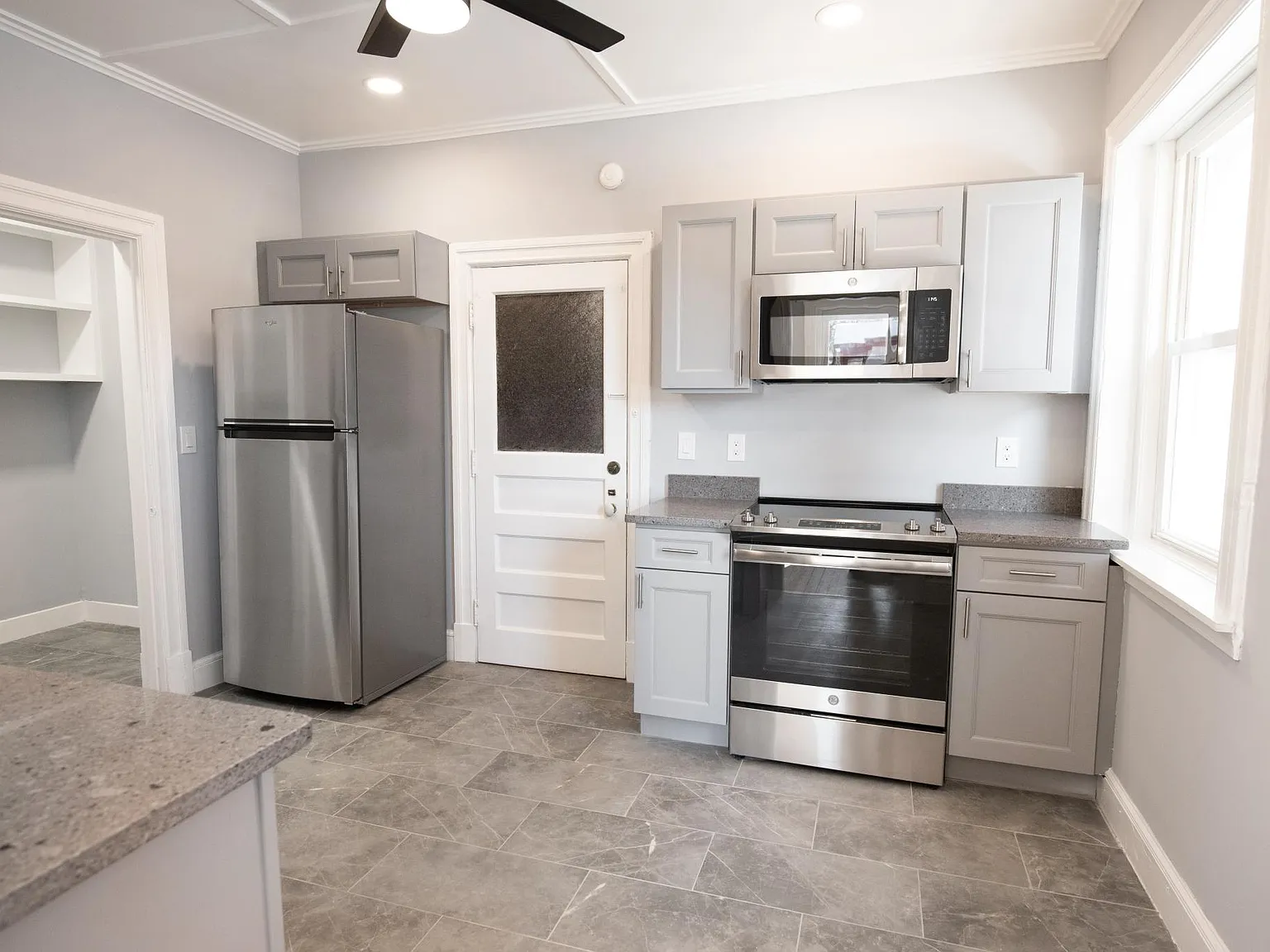 3 bed, 1500 sqft, $2,500 — Photo 4
