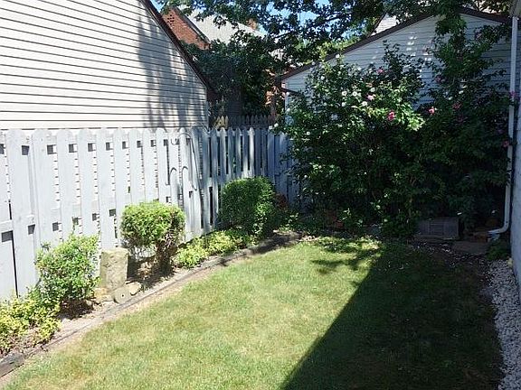 4th image of 1975 E 123rd St