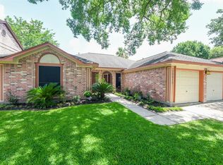 10915 Idlewood Ct, La Porte, TX 77571