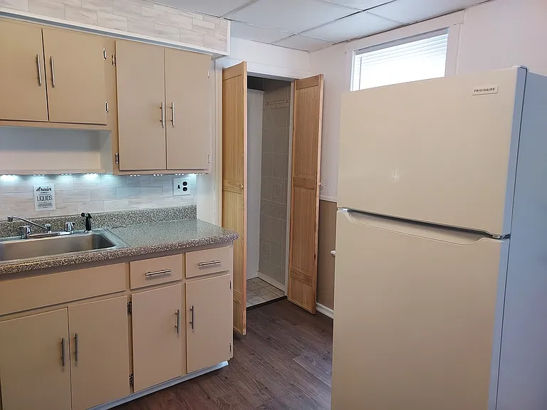 729 Elizabeth St — Photo 12