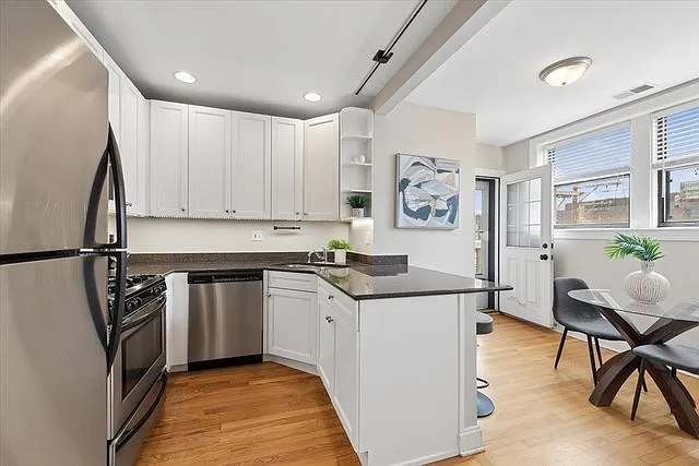 1153 W Grace St #3S — Photo 4