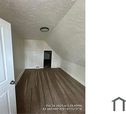 3 bed, 4920 sqft, $1,450 — Photo 2