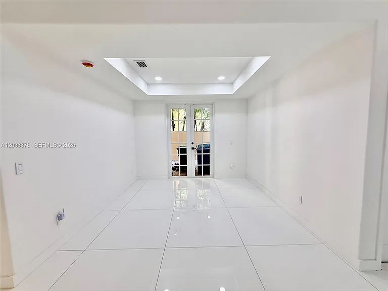 9425 NW 47th Ter — Photo 12