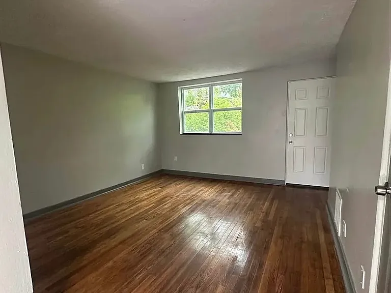 350 Lasalle St #425 — Photo 10
