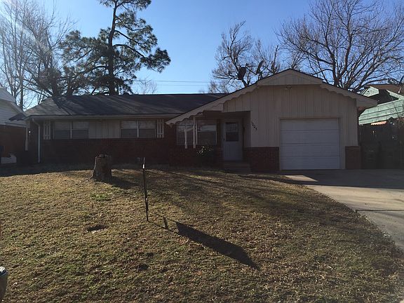 Nice sized front yard!