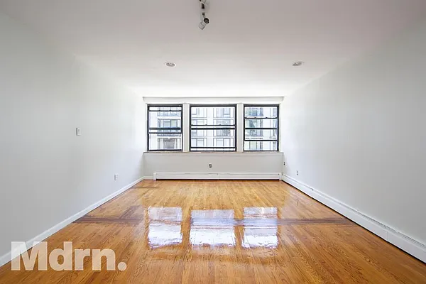 Rented by Mdrn Residential | media 13