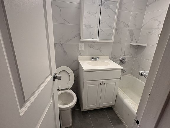 3rd image of 4601 39th Ave APT 307