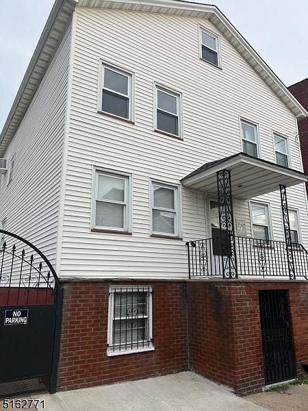 1st image of 112 McWhorter St Floor 2