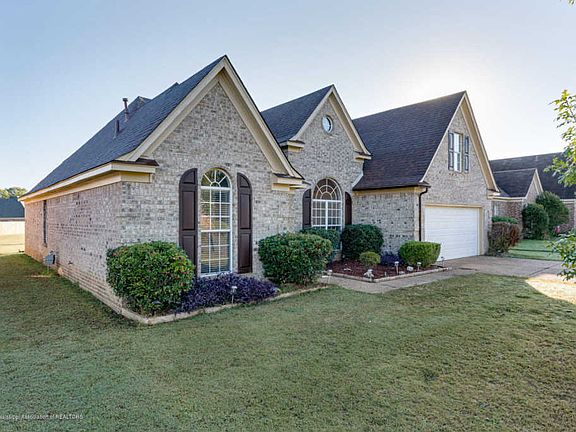 2nd image of 10678 Lexington Dr