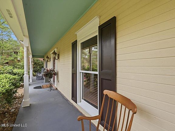 3rd image of 215 Comstock Ln