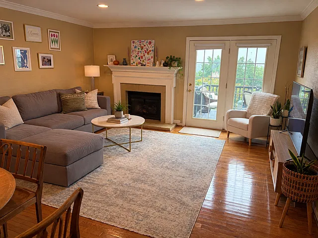 4 bed, 3.5 bath, 2400 sqft, $2,450 — Photo 2