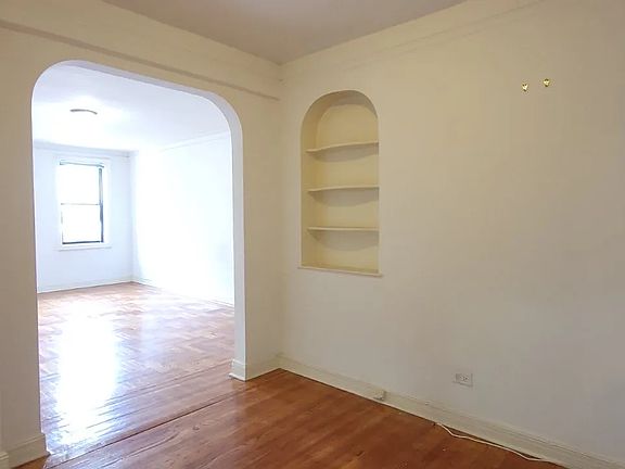 2nd image of 47-25 40th St #3E