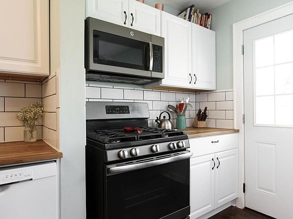 5th image of 2954 Oaklawn St