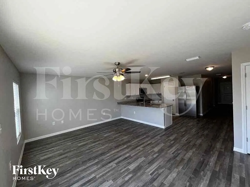 4 bed, 2.0 bath, 1442 sqft, $1,915 — Photo 3
