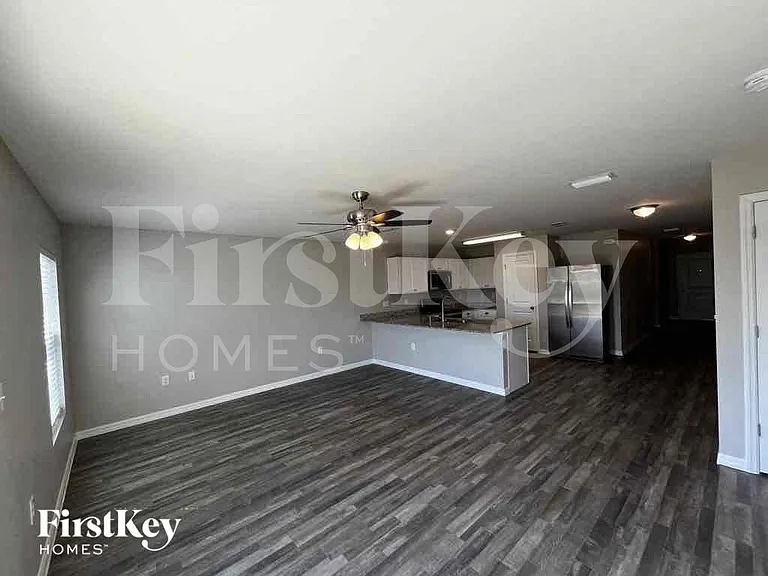 1005 NW 13th Ave — Photo 3