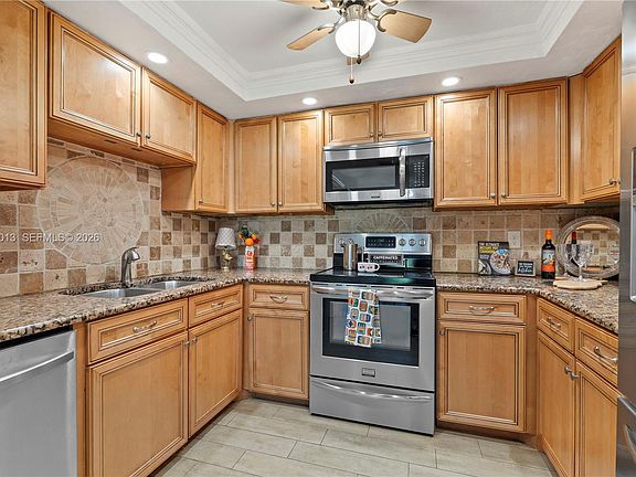 2nd image of 940 Augusta Blvd #937